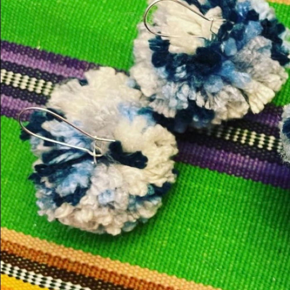 SM Pom Pom earrings